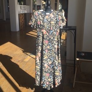 Dark floral cottagecore midi shortsleeved dress